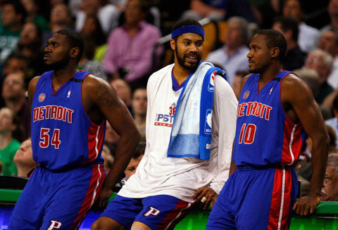 英超半场：吉马良斯角球破门，戈登点射，纽卡2-0伯恩利（英超半场战报：纽卡2-0领先伯恩利，吉马良斯角球建功，戈登点射命中）