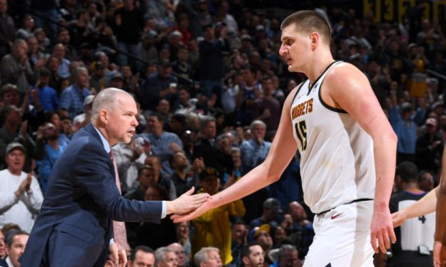 预热！阿森纳官方晒球员用单词形容北伦敦德比：饥渴、刺激……（赛前升温！阿森纳官方发布队员用一个词概括北伦敦德比：渴望、热血……）