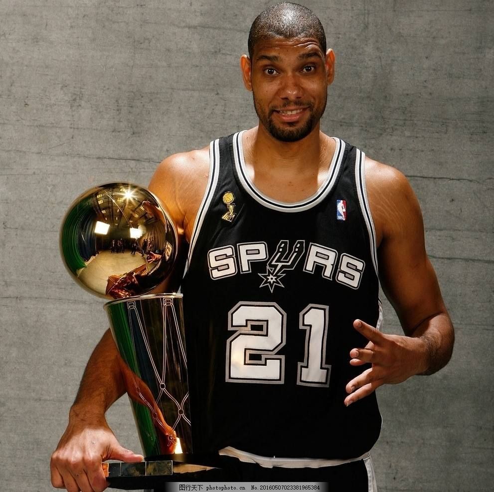 前锋关键射门锁定胜局（前锋致胜一击锁定胜利）