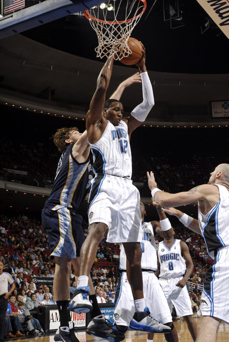 R.I.P.，佛罗伦萨小将理查德森的父亲、前NBA球星迈克尔-理查德森去世（前NBA球星迈克尔-理查德森辞世，佛罗伦萨小将理查德森痛失父亲）