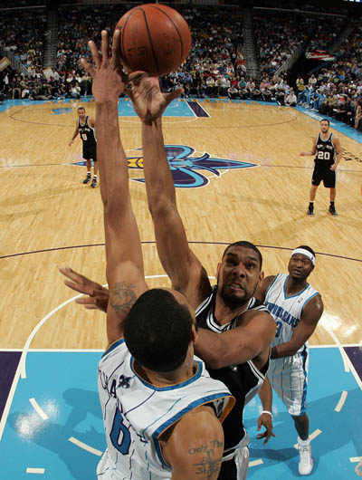 意甲10月最佳球员候选：恰尔汗奥卢、莱奥、安古伊萨在列（意甲10月最佳球员提名：恰尔汗奥卢、莱奥、安古伊萨入围）